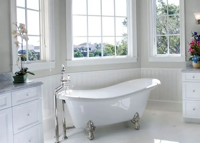 Expert bathroom contractors in Hialeah FL - licensed professionals specializing in bathtub refinishing and replacement